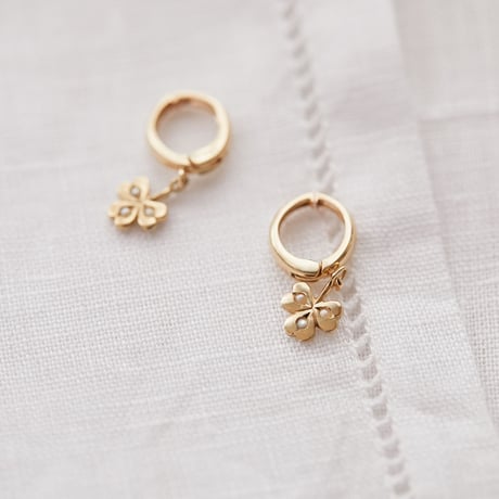 mini clover clip earring *seedpearl