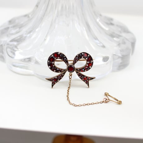 bohemian garnet brooch *bow