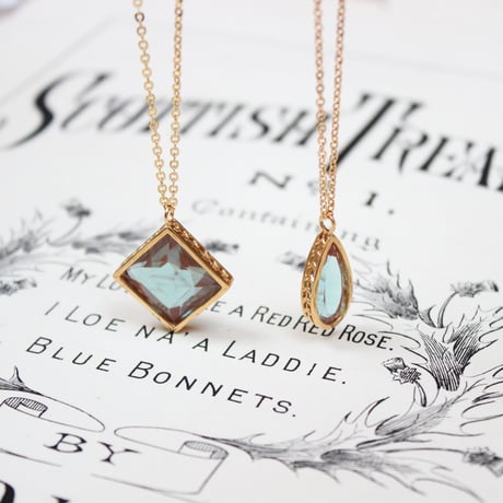 saphiret pendant *square