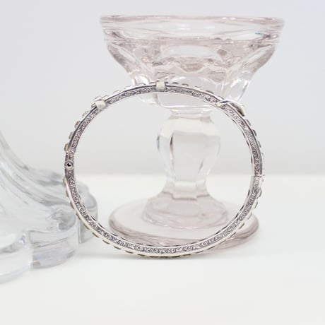channel set bangle