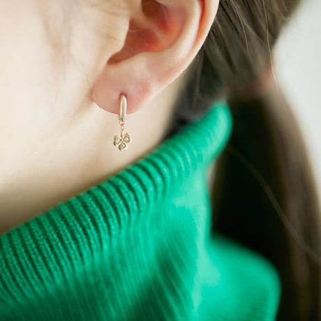 mini clover clip earring *seedpearl