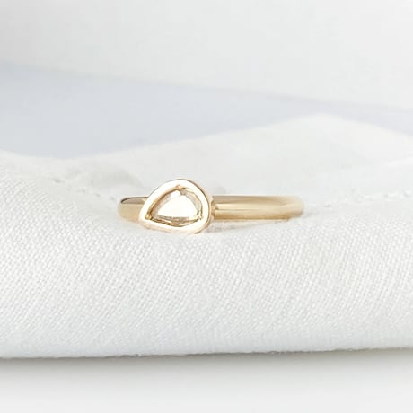 antique flat-cut diamond ring *10ct_a raindrop