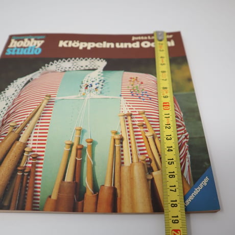 【古本】B4_080　Kloeppeln und Occhi   ボタンレースとタティングレース/ Jutta Lammer