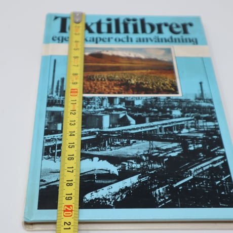 【古本】B5_003　Textilfibrer, egenskaper och användning   繊維の特性と用途
