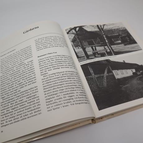 【古本】B4_090 Gästgivardöttrarna i Everlöv : Slöjd och bohag i en bondesläkt under 200 år