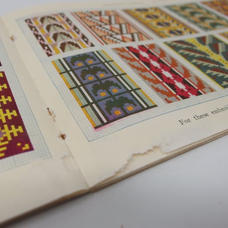【古本】B4_009  絶版 D.M.C LIBRARY MAKING STITCH  5th SERIES  刺繍図案集  フランス