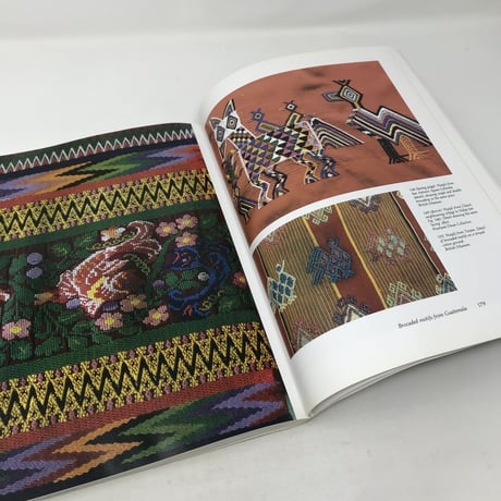 【古本】B308 (洋書) THE ART OF THE LOOM Weaving Spinning & Dyeing across the World/ Ann Hecht