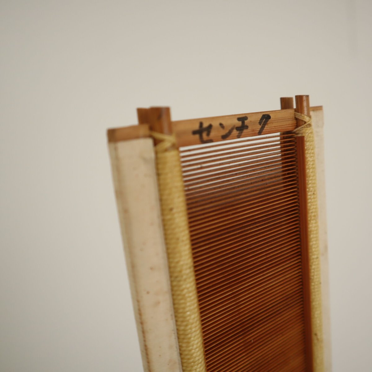 W073】竹筬 10cm間70羽 内寸105.2cm | 染め・織り道具 SHIRO. W073】竹筬 10cm間70羽 内寸105.2cm | 染め・織り道具 SHIRO.