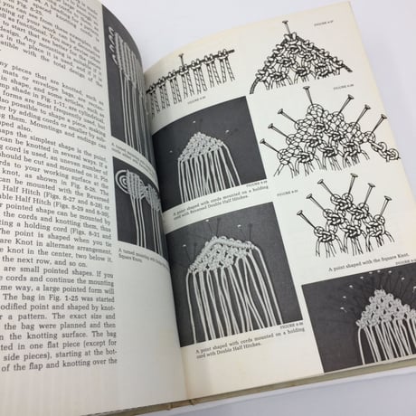 【古本】B026  MACRAME　The Art of Creative Knotting /Virginia I. Harvey マクラメ編み　バージニア・I・ハーベイ