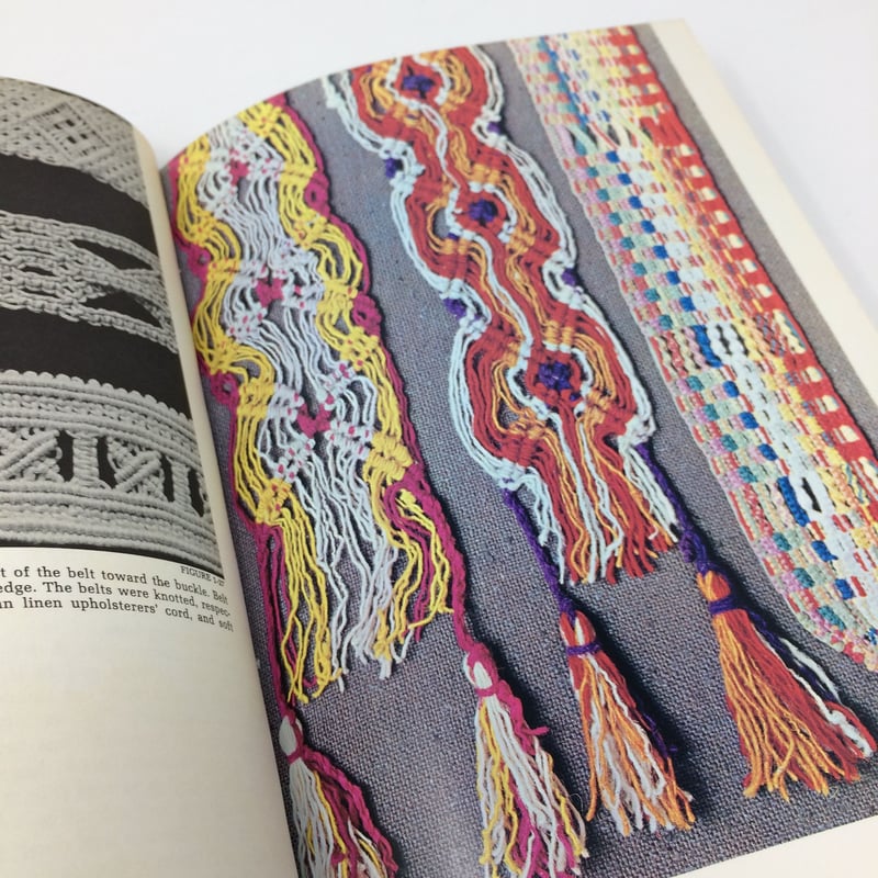 洋書　マクラメ　MACRAMÉ　織物 マクラメパターンブック 結んでつくるフォークロア・デザイン