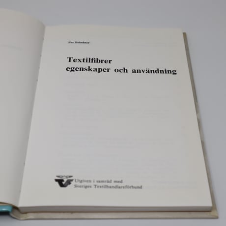 【古本】B5_003　Textilfibrer, egenskaper och användning   繊維の特性と用途