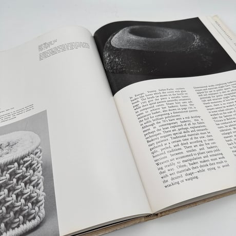 【F1_001】The Art Fabric: Mainstream /Mildred Constantine, Jack Lenor Larsen