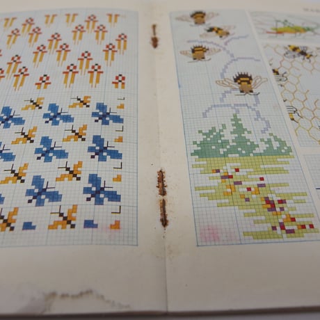 【古本】B4_009  絶版 D.M.C LIBRARY MAKING STITCH  5th SERIES  刺繍図案集  フランス