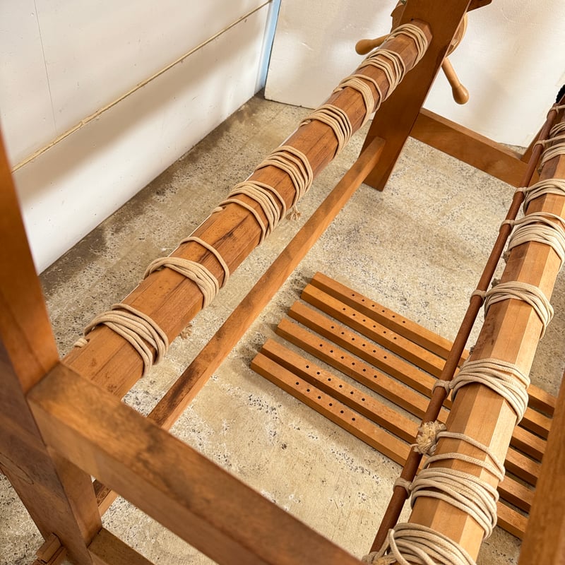 東京手織機　大管立て お道具揃いましたので、大管立てでたて糸準備！ | 箕輪直子