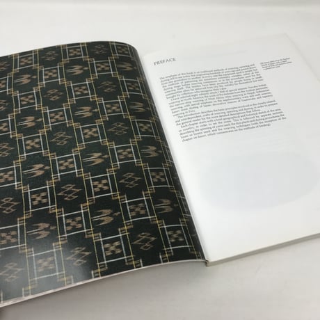 【古本】B308 (洋書) THE ART OF THE LOOM Weaving Spinning & Dyeing across the World/ Ann Hecht