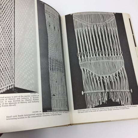 【古本】B026  MACRAME　The Art of Creative Knotting /Virginia I. Harvey マクラメ編み　バージニア・I・ハーベイ