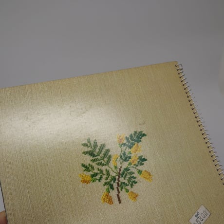 【古本】B4_083　årets korssting 1983 クロスステッチ 開花枝/ gerda bemgtsson