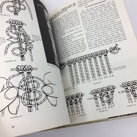 【古本】B026  MACRAME　The Art of Creative Knotting /Virginia I. Harvey マクラメ編み　バージニア・I・ハーベイ