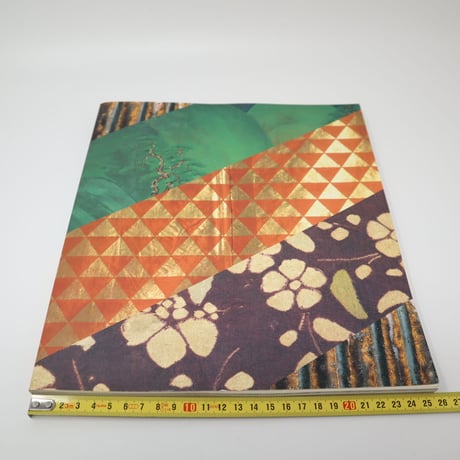 【B5_015】日本の伝統美術にみる　展覧会「日本の色」　赤・紫・藍・黄・緑・茶・黒・白・金・銀の世界