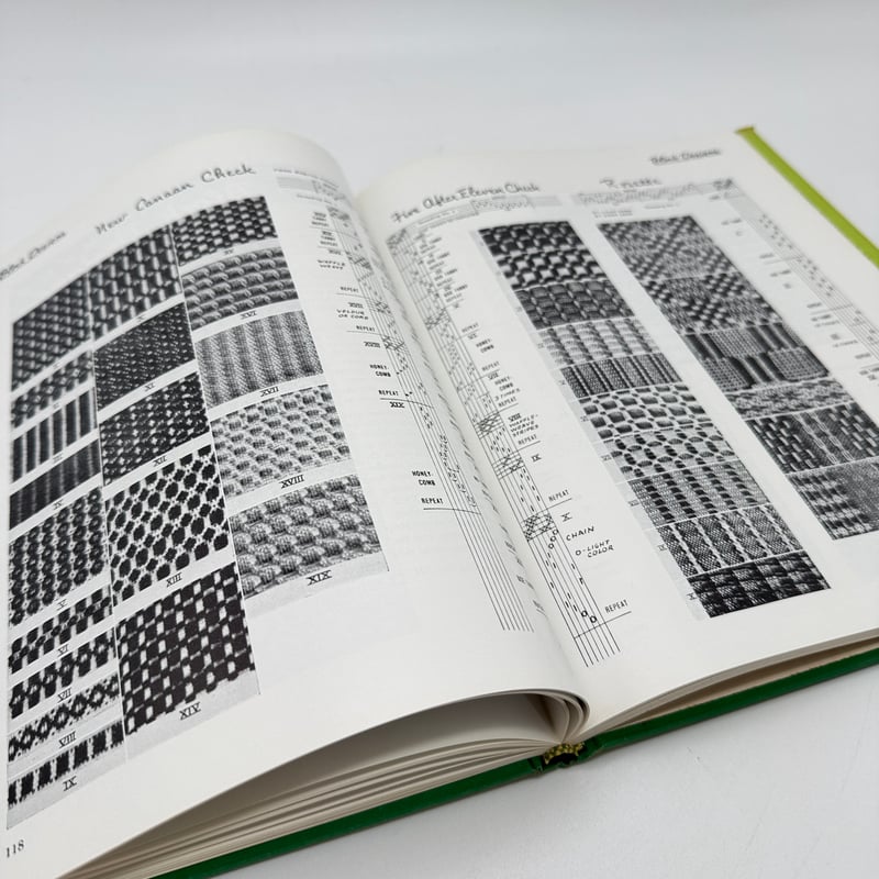 A HANDWEAVER'S PATTERN BOOK 織　組織図　ウィービング A HANDWEAVER'S PATTERN BOOK 織 組織図 ウィービング A