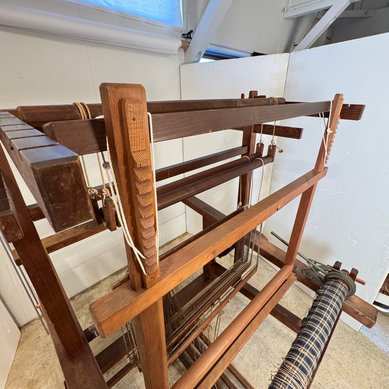 別途送料要・A251】<稲垣機料> ろくろ式京機 織幅70cm 踏板4枚 綜絖4枚