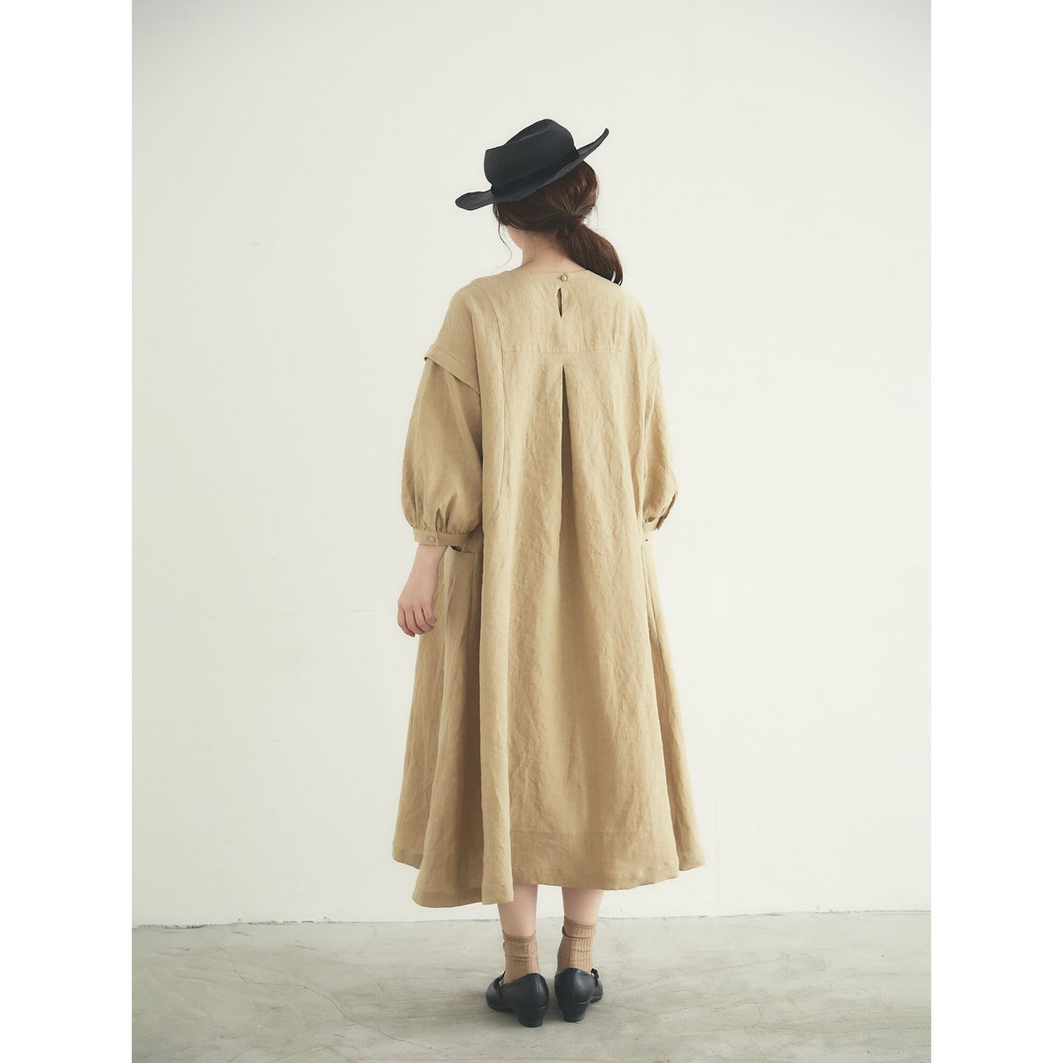 MAGALI フレンチリネン スクエアヨークプルオーバー オーカー 美品 MAGALI フレンチリネン スクエアヨークプルオーバー オーカー 美
