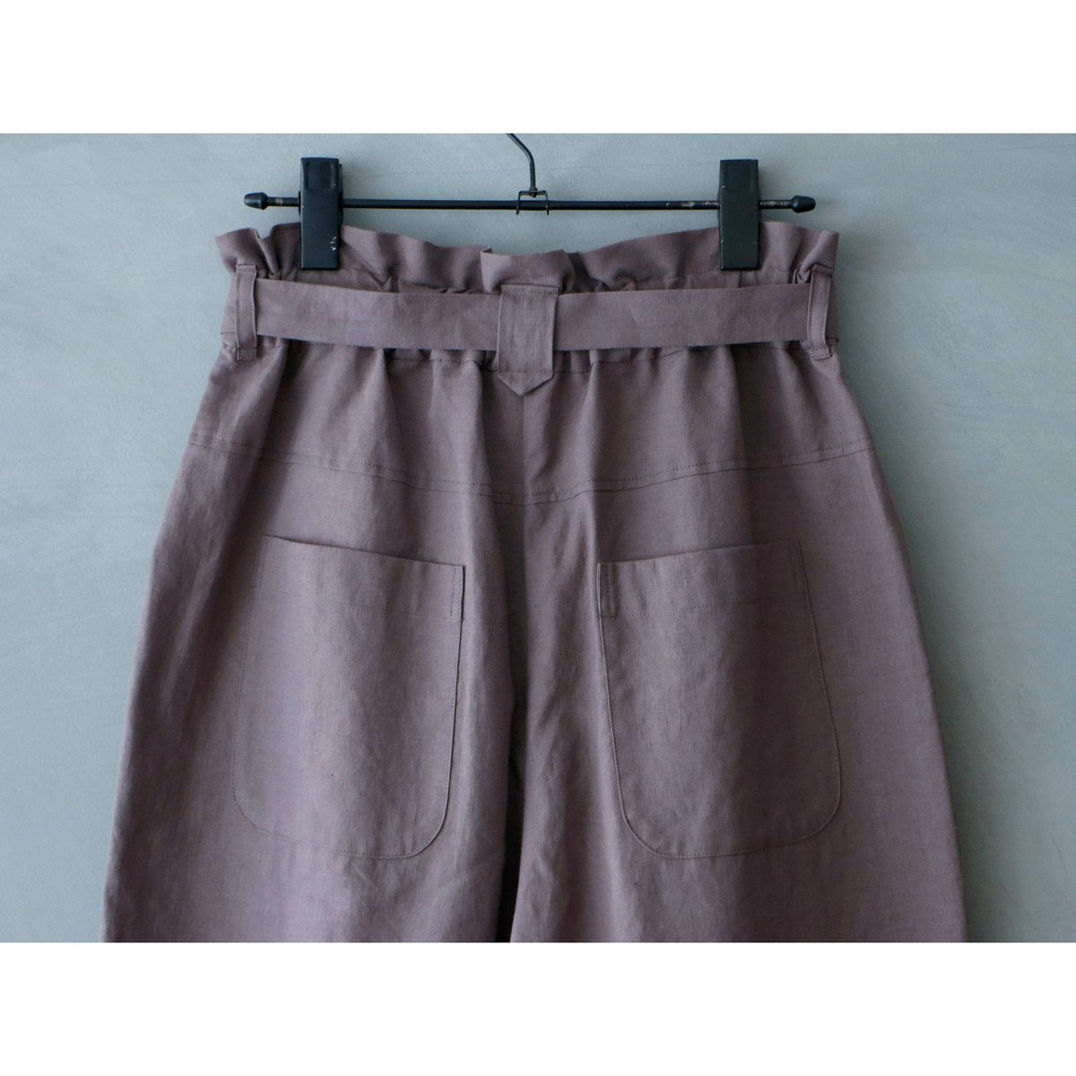 フレンチリネン・コットン・テーパードパンツ／スモーキープラム