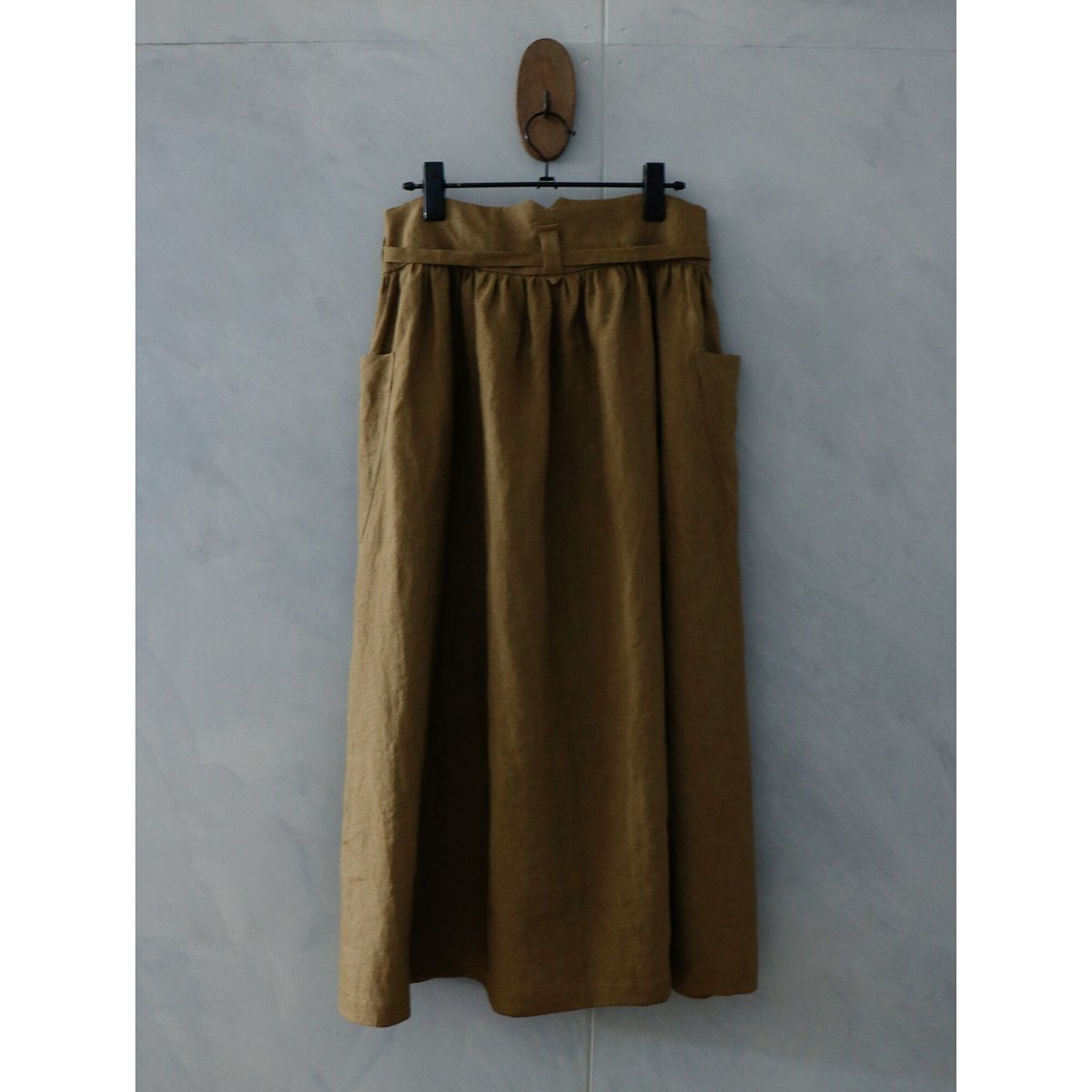 美品✨MAGALI 2023SS ベルガモリネン ラップ風ギャザースカート F 美品✨MAGALI 2023SS ベルガモリネン ラップ風ギャザースカート