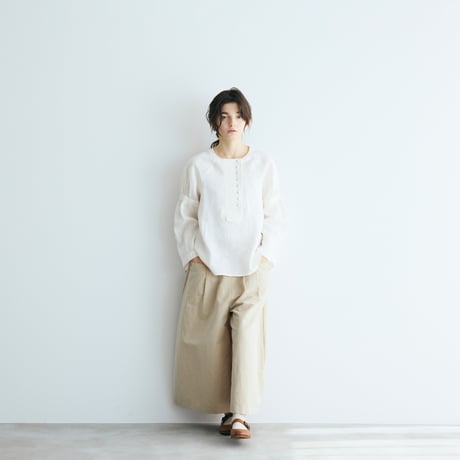 シャンブレーリネン・ぺザントプルオーバー／オフホワイト