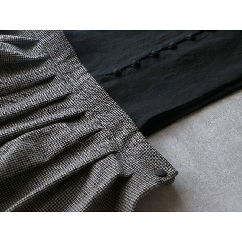 コットンウール×リネン・ ジャンパースカート／ホワイト×ブラック