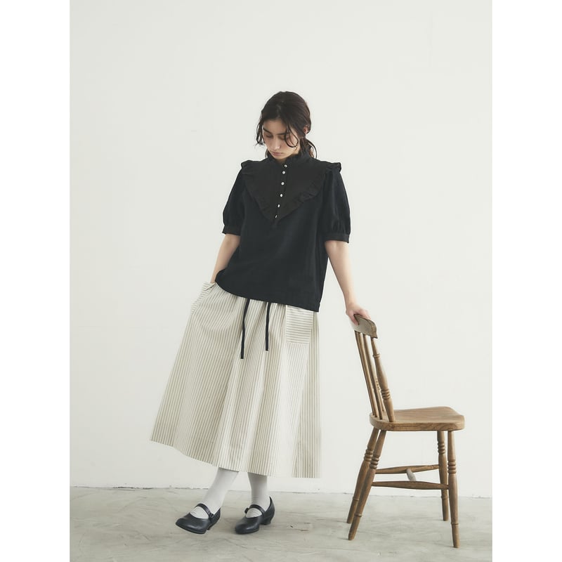 オーガニックコットン・リネン・フリルブラウス／ブラック