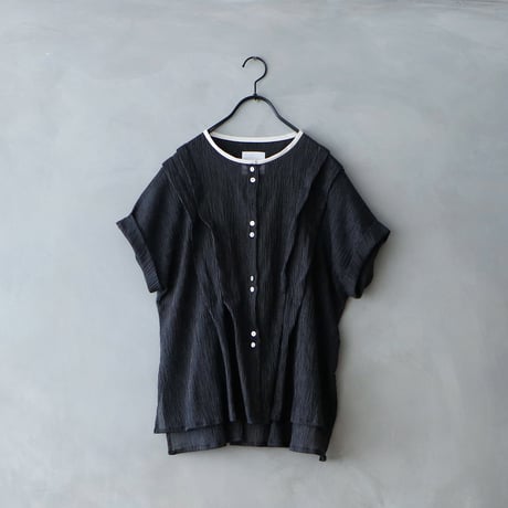 ストライプコットンシフォン・タックブラウス／ブラック