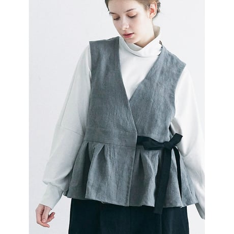 【AAKASHA】アーカシャ　アシンメトリー　キルティング ジレ AAKASHA】アーカシャ アシンメトリー キルティング ジレ