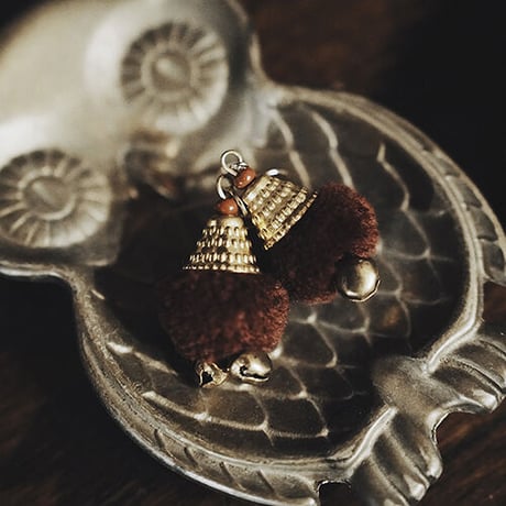 TARISMAN POMPON EARRINGS ブラウン