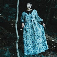 毒を秘めた青い花 マキシワンピース