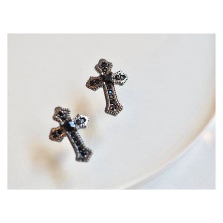 luxury zircon*cross（ブラックダイヤ）