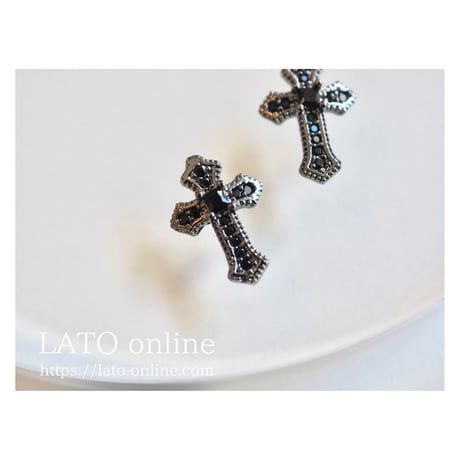 luxury zircon*cross（ブラックダイヤ）