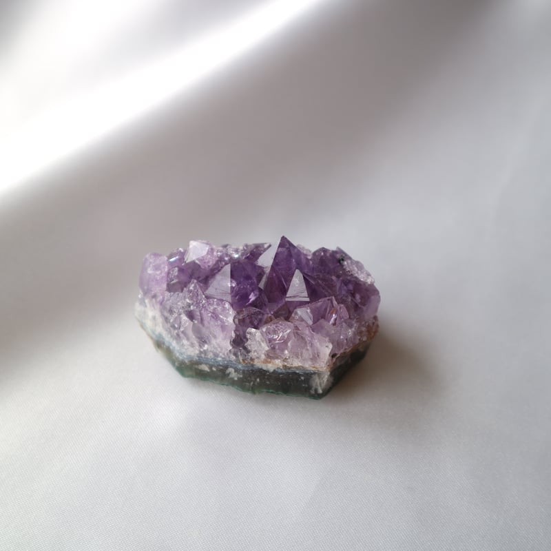 癒しと浄化の石～アメジストクラスター スモールサイズ美結晶