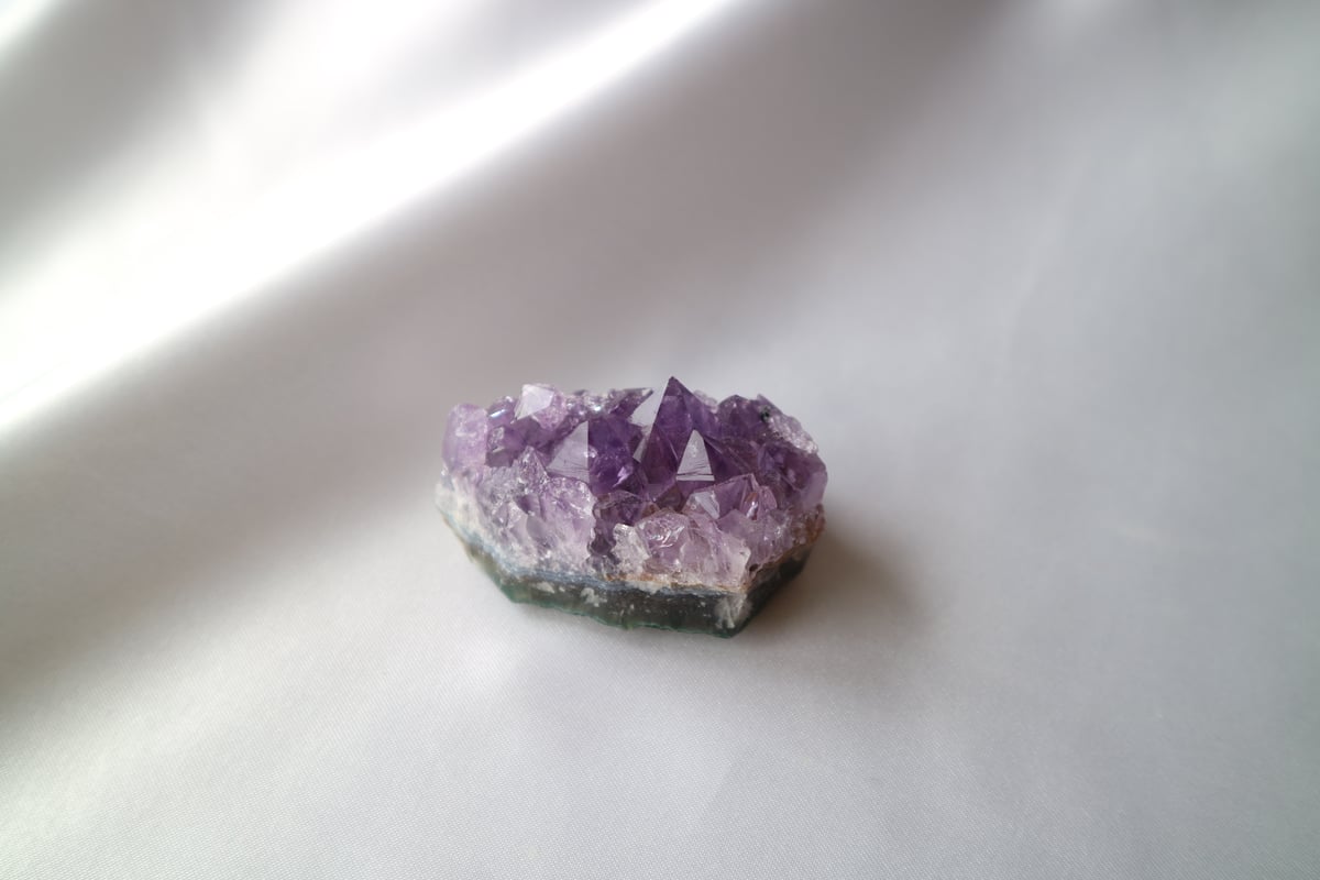 美結晶・美濃紫アメジストクラスター 癒しと浄化の石～アメジストクラスター スモールサイズ美結晶