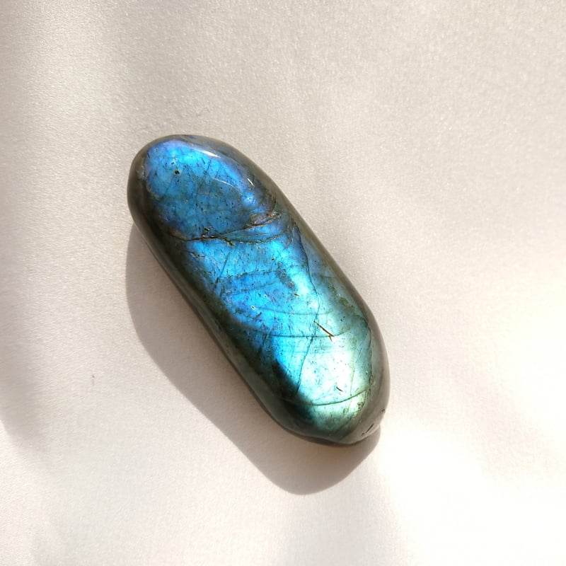 虹色ラブラドライト 握り石 | nijinowa stones