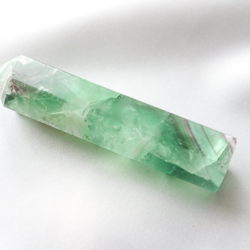 天使の羽が舞い降りた石・エンジェルフェザーフローライト・ポイント