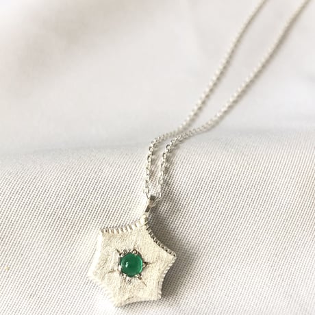 星のエメラルド　シルバーネックレス