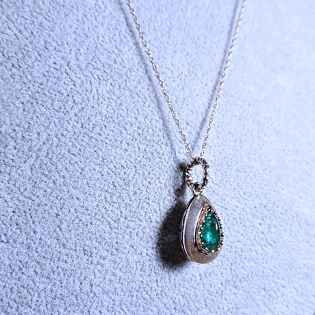 美麗エメラルド　K10ゴールド&シルバーネックレス