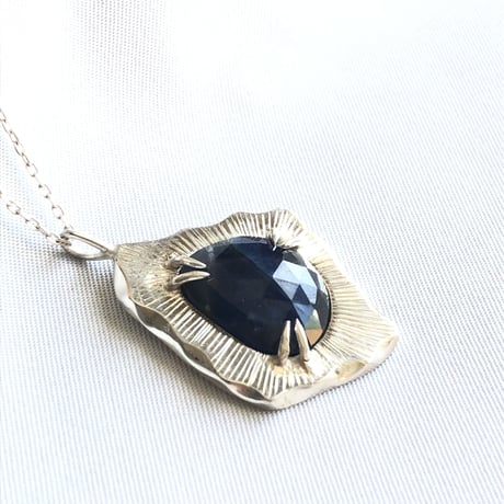 ローズカット ナチュラル　ブルーサファイア　Silverネックレス