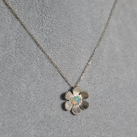 Bloom プレシャスオパール フラワーシルバーネックレス