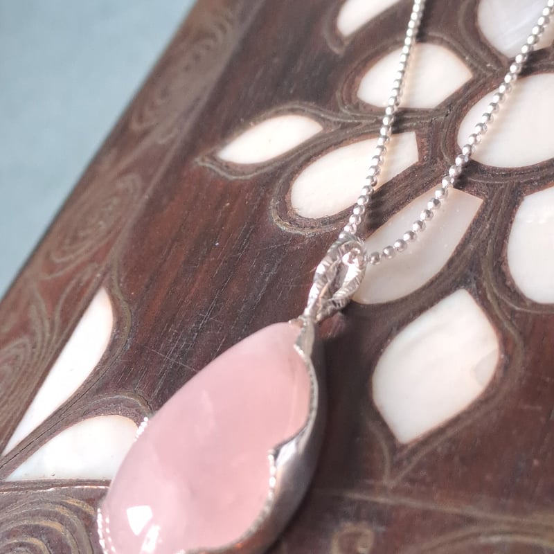 CELINE シルバー ネックレス ローズクォーツ 淡い大人色ローズクォーツ シルバーネックレス | Le Papillon Jewelry