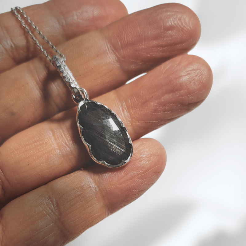 ローズカット グレーサファイア シルバーネックレス | Le Papillon Jewelry