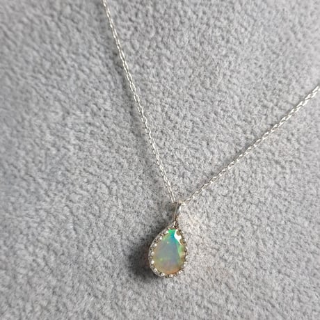 煌めくオーロラ プレシャスオパール シルバーネックレス