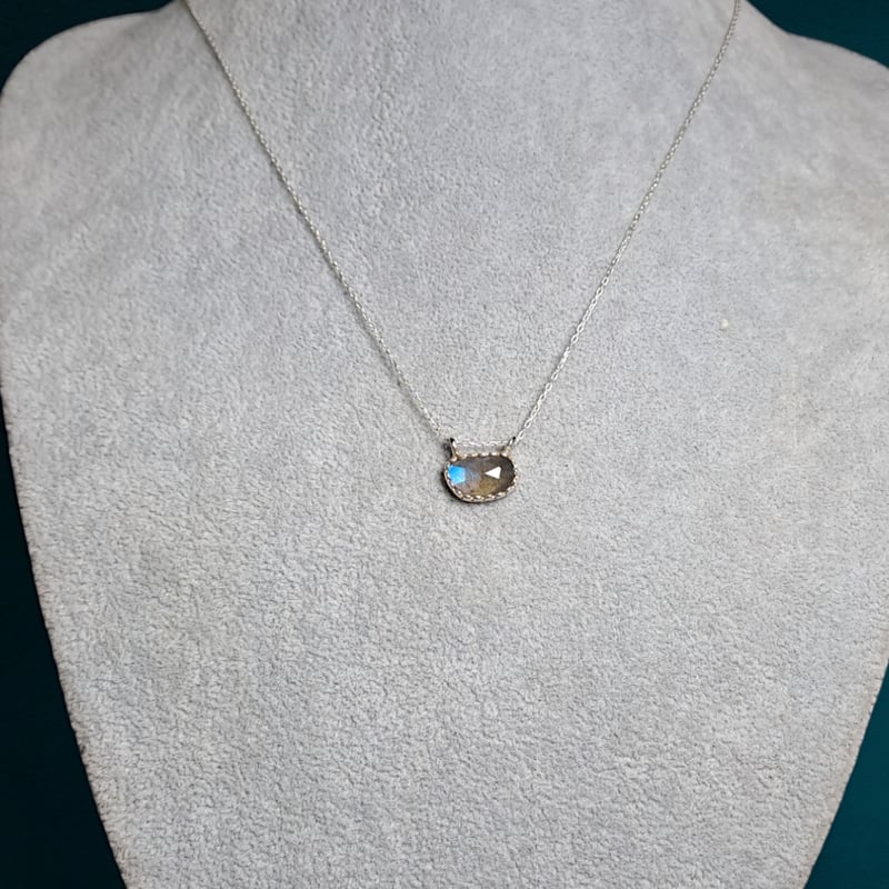 美しい青 ラブラドライト シルバーネックレス | Le Papillon Jewelry