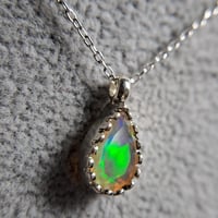 煌めくオーロラ プレシャスオパール シルバーネックレス